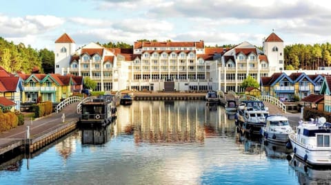 Hotel Exterior [summer]