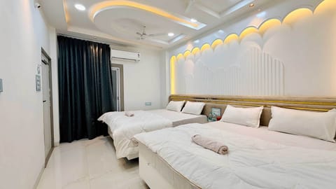 Deluxe Quadruple Room | Desk, laptop workspace, soundproofing, WiFi (free)