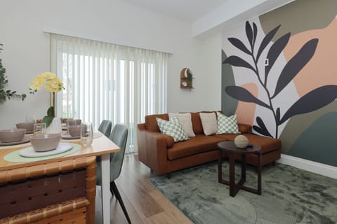 Warm & Inviting Livingroom