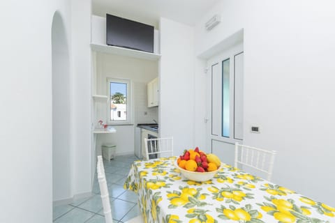 Superior Apartment, Sea View | Dining