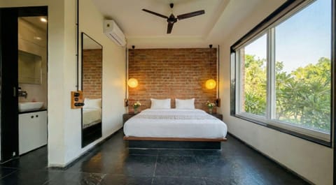 Luxury Double Room | Desk, laptop workspace, free WiFi