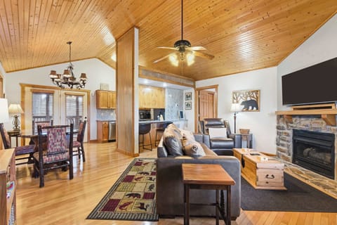 Cabin, Multiple Beds, Patio, Garden View (Blue Sky Lodge) | Living area