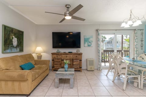Furniture, Indoors, Living Room, Screen, Floor