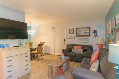 Furniture, Indoors, Living Room, Couch, Floor
