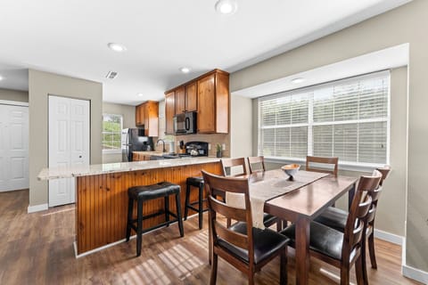 From sunrise sips to cozy family meals, this kitchen makes every moment feel like home.