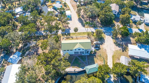Twin Heron Hideaway | Canal Front | Hot Tub