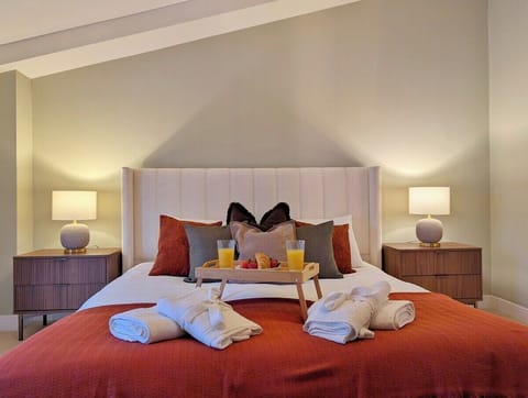 The Hay Barn | Hot Tub | Sleeps 12 | Luxury Countryside Views House in Forest of Dean