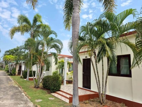 Signature Living Cottage | Exterior