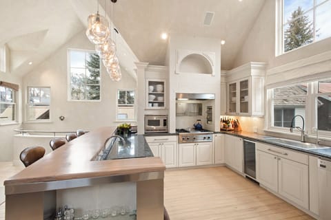 Newly remodeled, fully-stocked kitchen with double ovens.