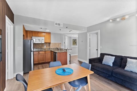 Deluxe Apartment, Park View | Living area