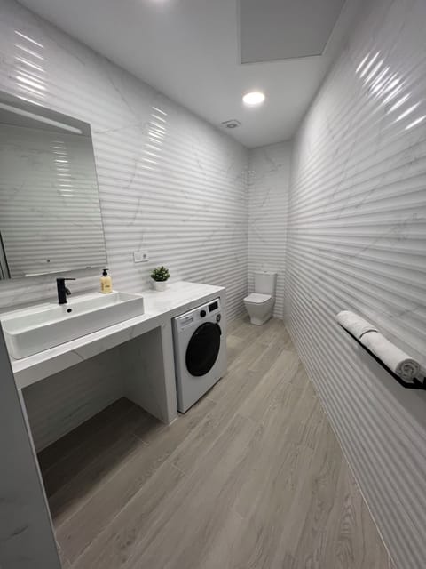Standard Apartment, City View | Bathroom