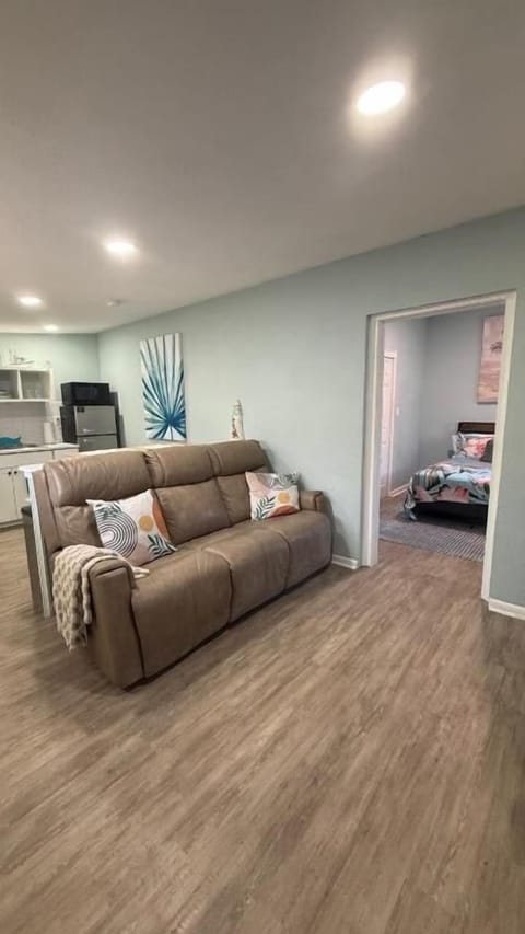 Comfort Suite, 1 Double Bed, Patio, Garden View | Private kitchen | Fridge, microwave, stovetop, cookware/dishes/utensils