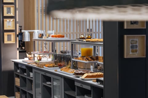 Daily buffet breakfast (EUR 11 per person)