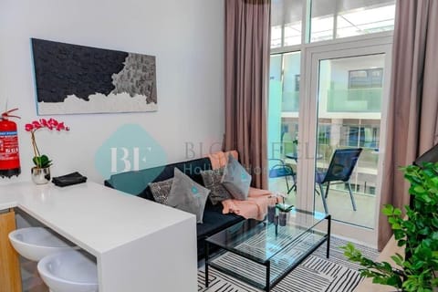Apartment, Balcony | Living area