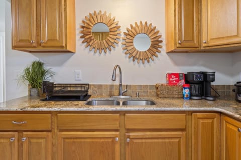 Premium Bungalow, Park View | Private kitchen | Microwave, oven, cookware/dishes/utensils