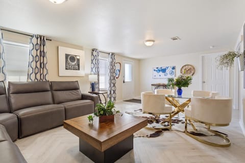 Premium Bungalow, Park View | Living area