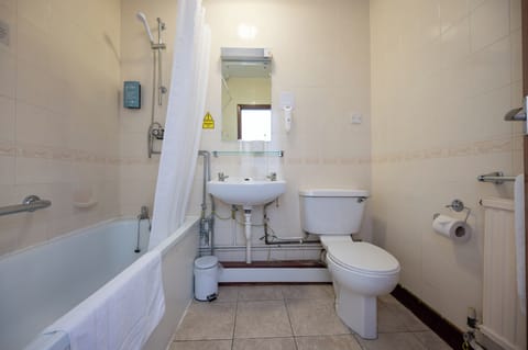 Family Room | Bathroom | Towels, soap, shampoo, toilet paper