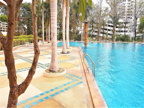 Apartment, 1 Bedroom, Smoking, Balcony | Pool | Outdoor pool