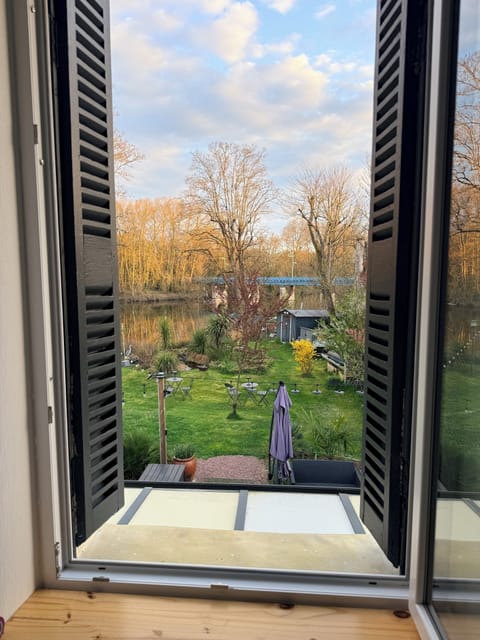 Premium bedding, free WiFi, bed sheets