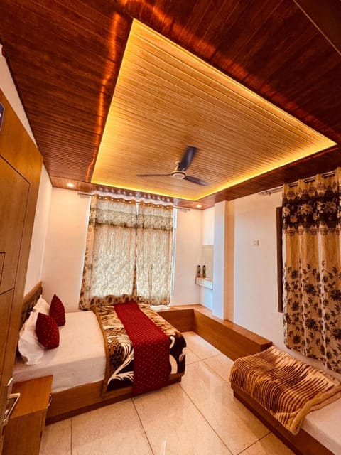 Triple Room | Free WiFi, bed sheets
