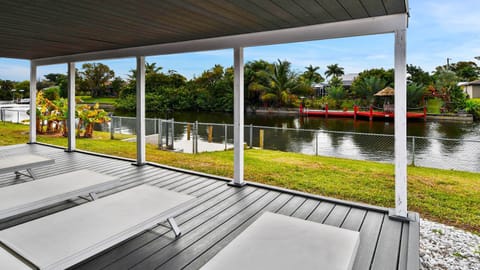House | 3 bedrooms, desk
