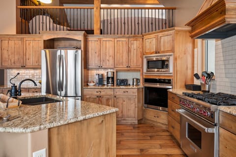 Fully Equipped Chef's Kitchen