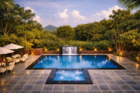 Indoor/outdoor pool