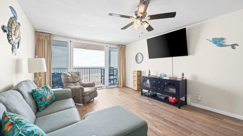 Romar Tower 5C - Living area featuring balcony access, a TV, and Gulf views.