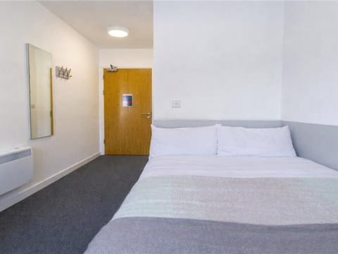 Basic Studio | Desk, free WiFi, bed sheets