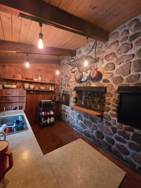 Cabin, 2 Bedrooms | Private kitchen | Fridge, oven, coffee/tea maker, toaster