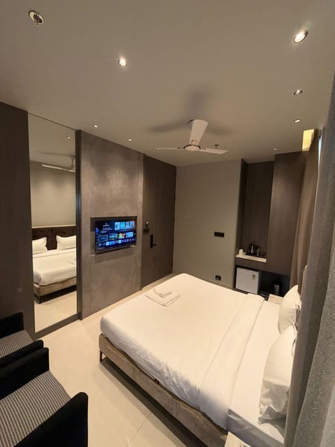 Deluxe Room | Premium bedding, minibar (some free items), in-room safe, desk
