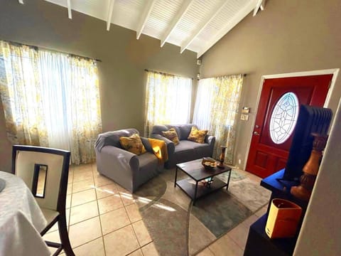 House, 2 Bedrooms, Smoking | Living room