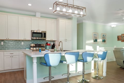 Kitchen with Bar