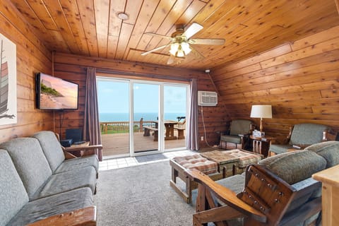 The kind of room where conversations slow down, bare feet find the floor, and the horizon becomes your whole afternoon.