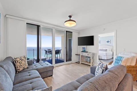 Welcome to Emerald Beach 1736