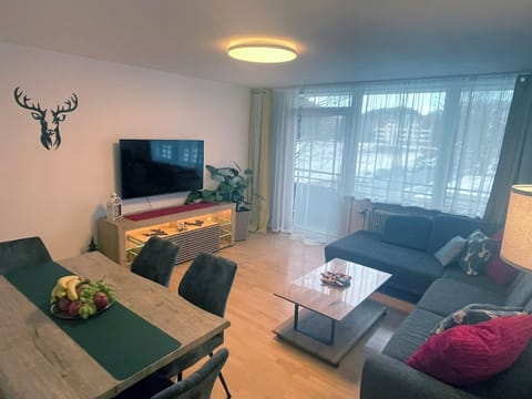 Wohn- und Esszimmer mit Loggia