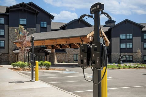 Electric vehicle charging station