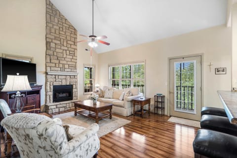 Condo, Multiple Beds, Balcony, Garden View (The Charming Retreat) | Living area