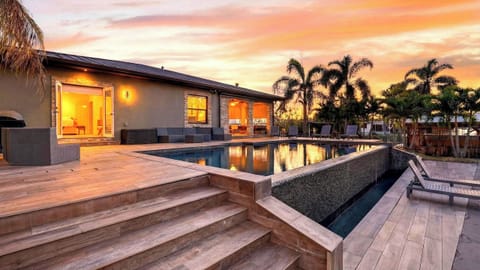 House (4 Bedrooms) | Front of property
