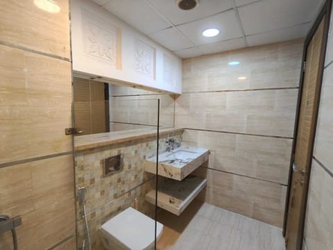 Comfort Studio | Bathroom | Shower, towels, soap, shampoo