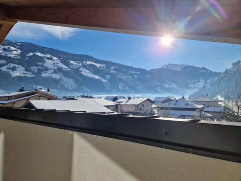 Mountain Range, Alps, Shade, Ridge, Daylighting, Glacial Landform, Balcony, Massif, Summit