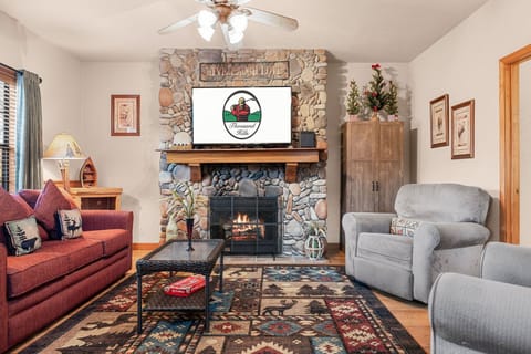 Guest will enjoy the lovely space with sleeper sofa, board games, seasonal fireplace and cable TV