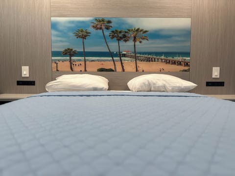 Room, 1 Queen Bed | Desk, free WiFi, bed sheets