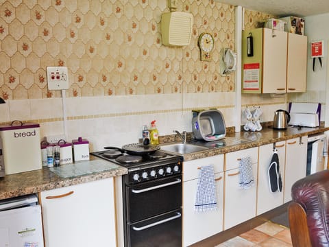 Open plan living/dining room/kitchen | Tanpencefn Mawr, Brynsiencyn