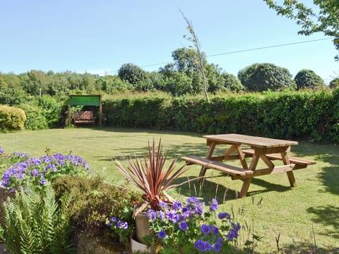 Garden | Tanpencefn Mawr, Brynsiencyn