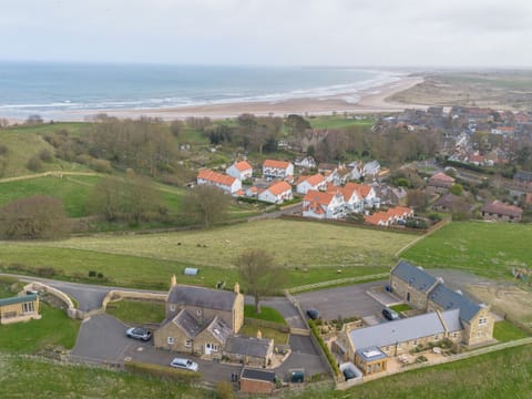 Hilltop Bothy, Alnwick