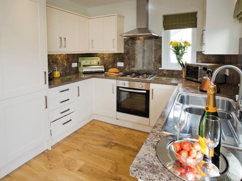 Well-equipped kitchen | Elmcot, Keswick