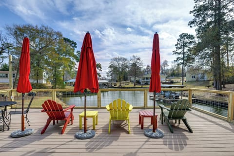 Onalaska Vacation Rental | 3BR | 2.5BA | Steps Required | 1,670 Sq Ft