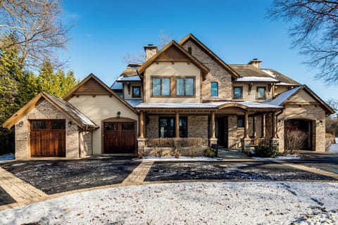 Northbrook Vacation Rental | 4BR | 7BA | 2 Steps Required | 9,500 Sq Ft