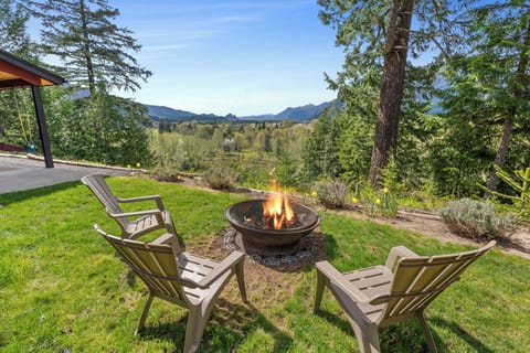 Randle Vacation Rental | 3BR | 2.5BA | 2,500 Sq Ft | Step-Free Entry